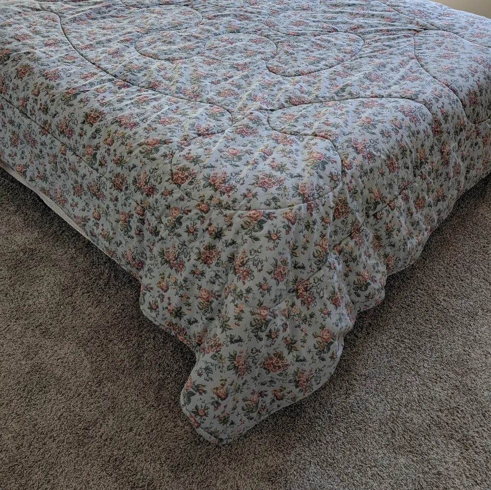 Liz Claiborne Liz at Home Reversible Cream Blue Floral Comforter Vintage 96x84